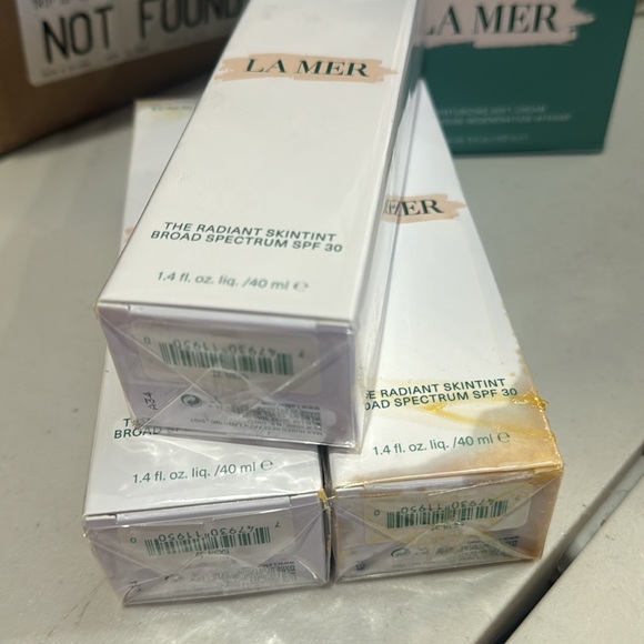 La Mer The Radiant Skintint Broad Spectrum SPF30 Light Medium 32 - Picture 6 of 6